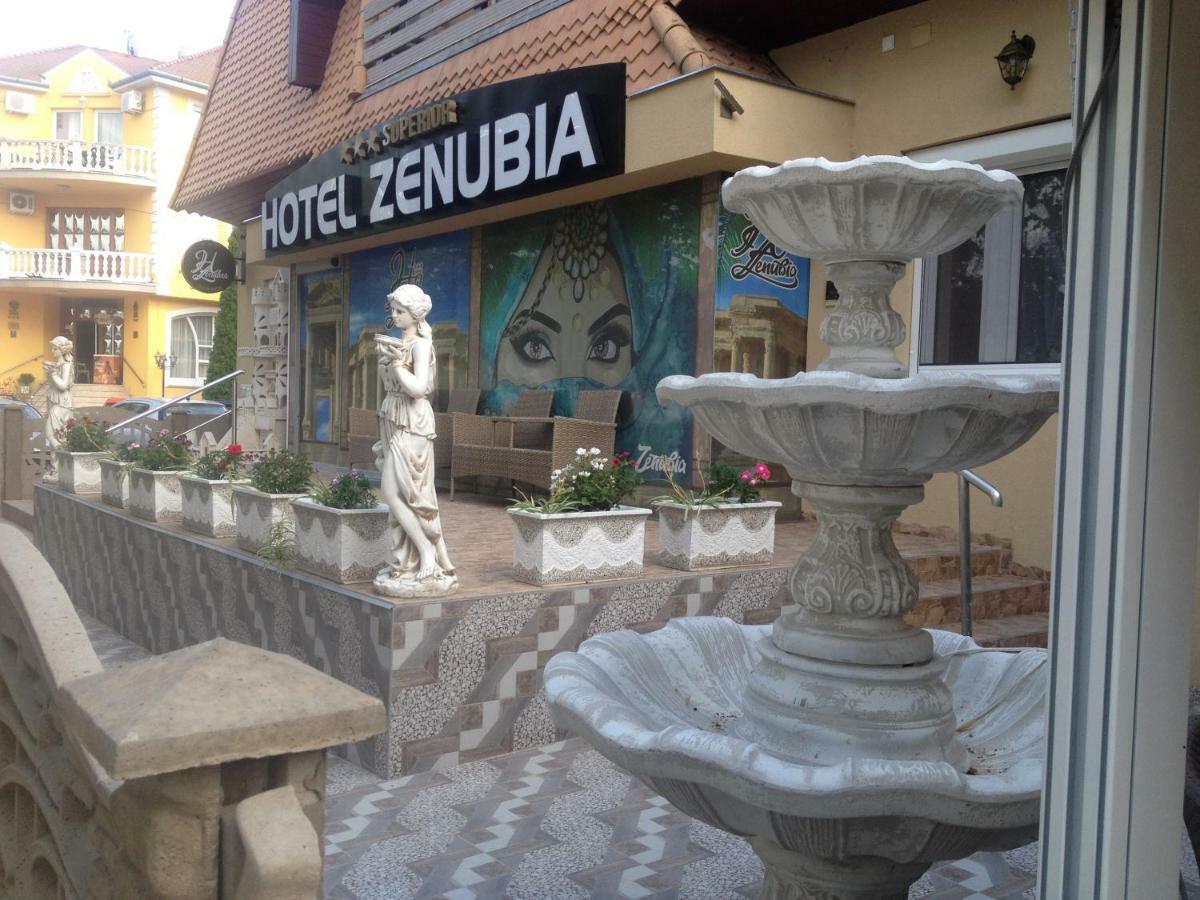 Hajdúszoboszló Hotel Zenubia מראה חיצוני תמונה